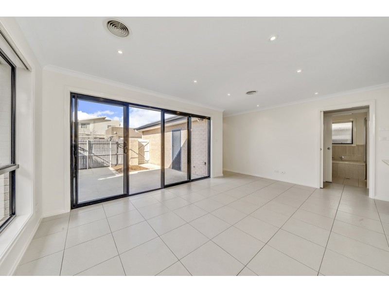 67 Patrick White Circuit, Franklin ACT 2913