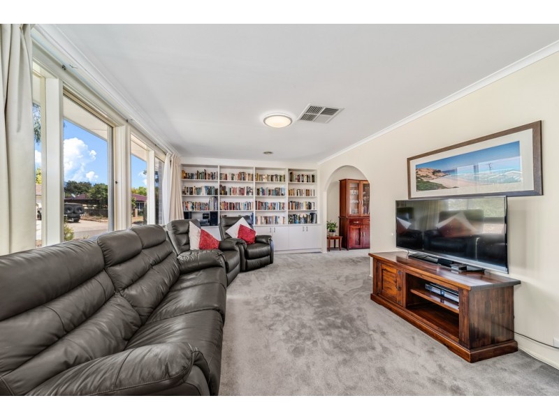 1 Capella Crescent, Giralang ACT 2617