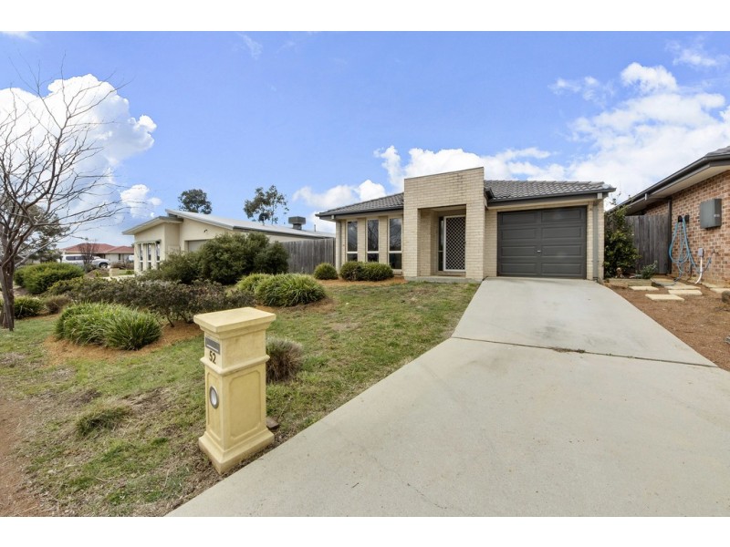 52 Dagmar Berne Street, Macgregor ACT 2615