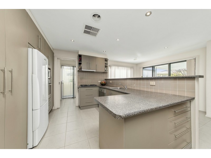 8/3 Charles Place, Gordon ACT 2906