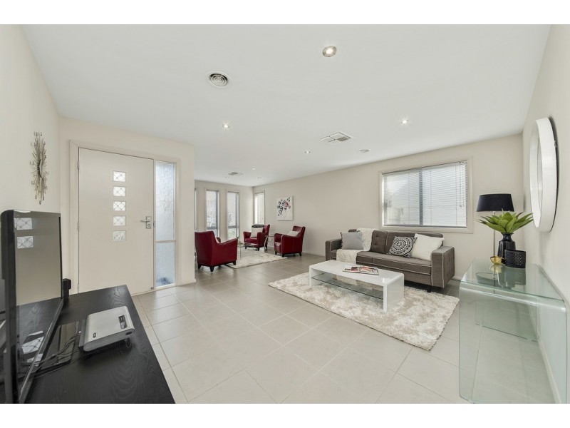 8/3 Charles Place, Gordon ACT 2906