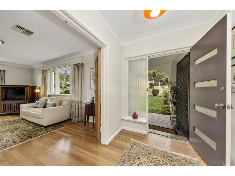 9 Flanagan Street, Garran ACT 2605