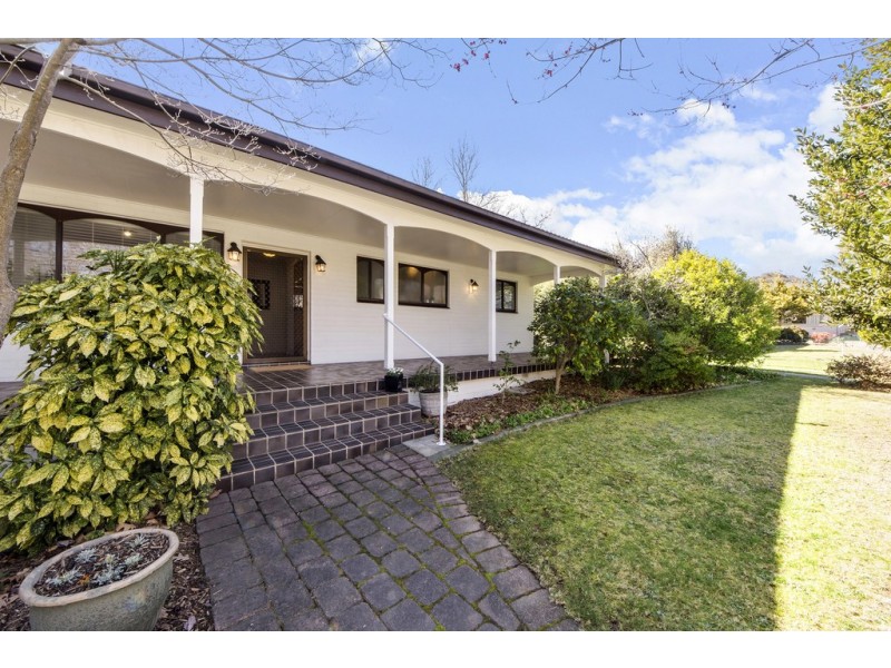 70 Groom Place, Hughes ACT 2605