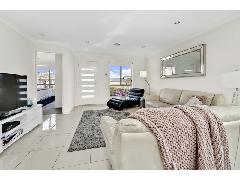 8 Hinde Street, Franklin ACT 2913