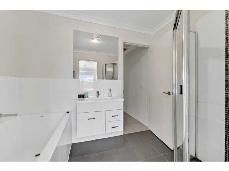 8 Hinde Street, Franklin ACT 2913