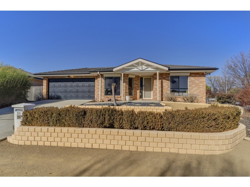 25 Lovely Close, Dunlop ACT 2615