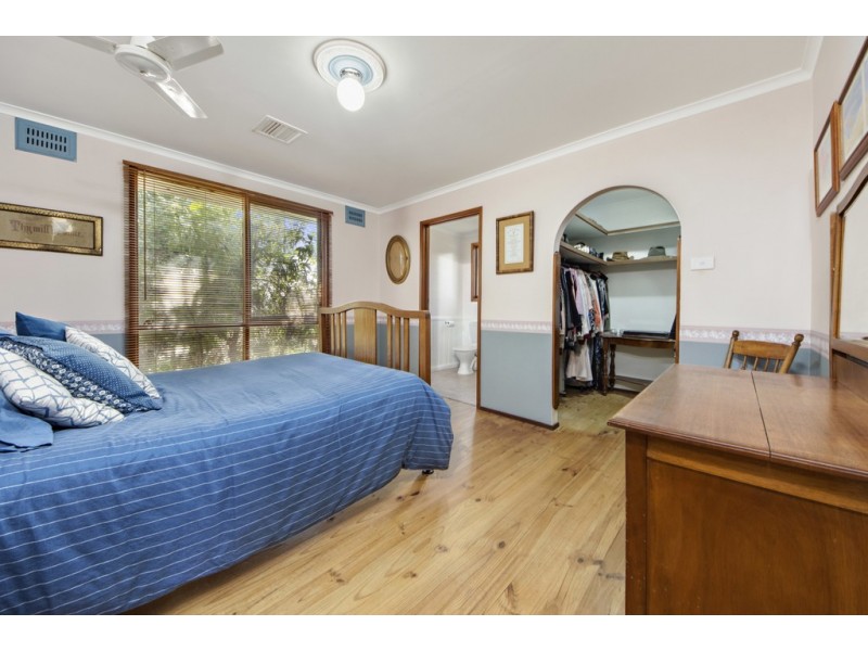 18 Lenehan Street, Giralang ACT 2617