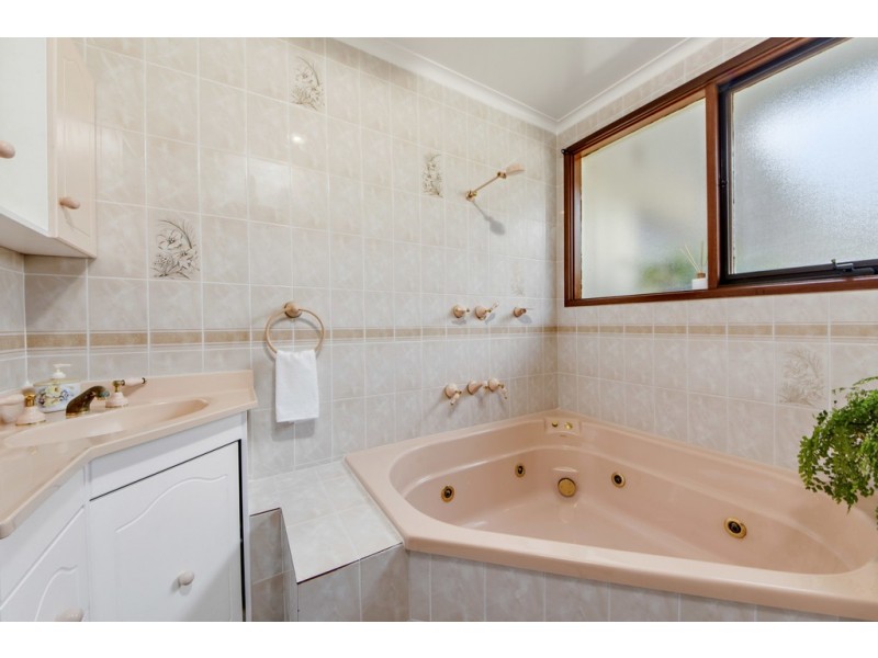 18 Lenehan Street, Giralang ACT 2617