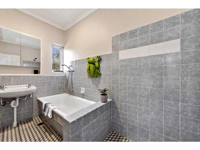 5 Leane Street, Hughes ACT 2605