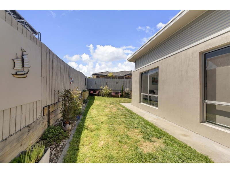 7 Foy Street, Forde ACT 2914