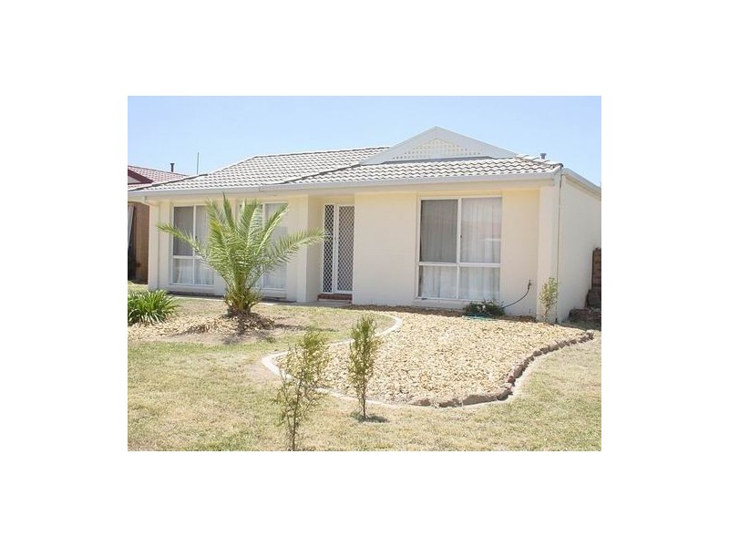 8 Alarmon Crescent, Dunlop ACT 2615