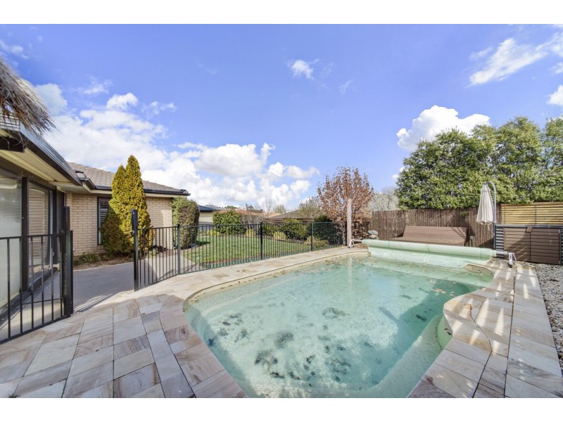 15 Coolgardie Street, Dunlop ACT 2615