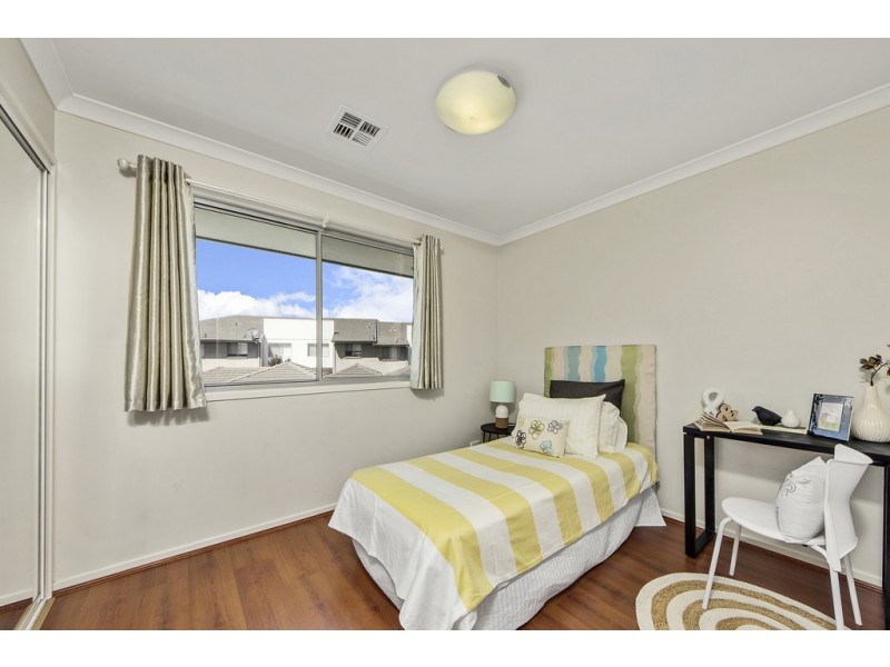 1/18 Dickins Street, Forde ACT 2914