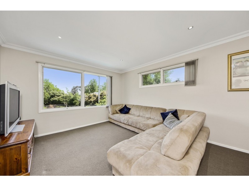 2 Solomon Crescent, Latham ACT 2615