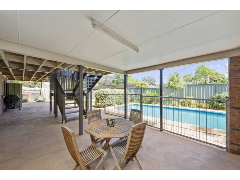 2 Solomon Crescent, Latham ACT 2615