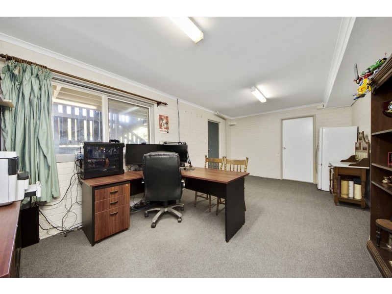2 Solomon Crescent, Latham ACT 2615