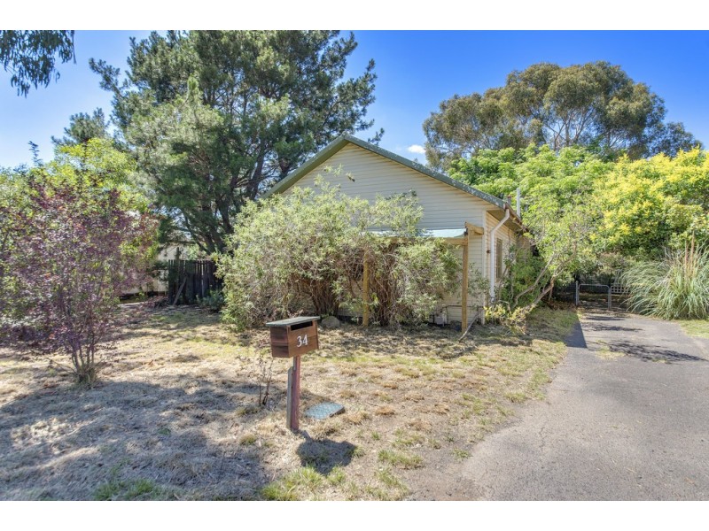 34 Wambool Street, Narrabundah ACT 2604