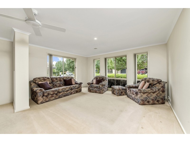 17 Betty Maloney Crescent, Banks ACT 2906