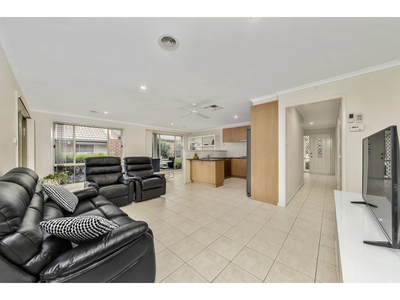 17 Betty Maloney Crescent, Banks ACT 2906