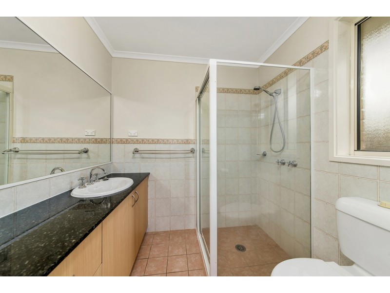 17 Betty Maloney Crescent, Banks ACT 2906