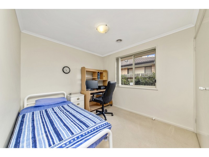 17 Betty Maloney Crescent, Banks ACT 2906
