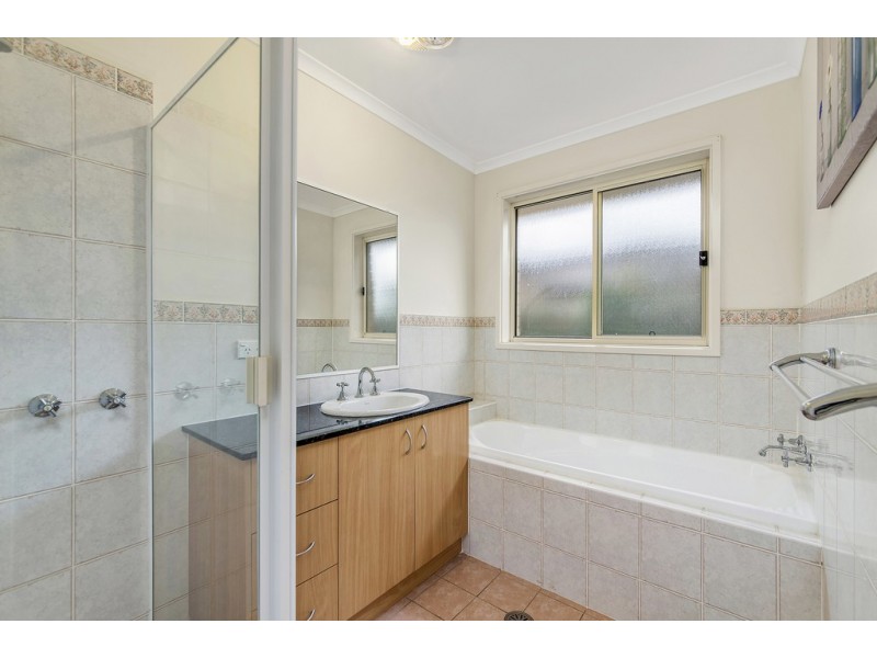 17 Betty Maloney Crescent, Banks ACT 2906