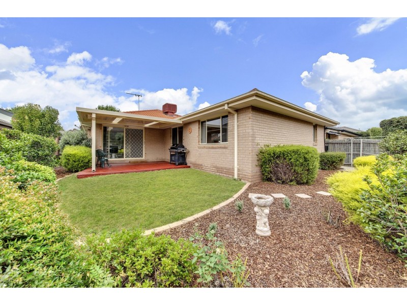 17 Betty Maloney Crescent, Banks ACT 2906