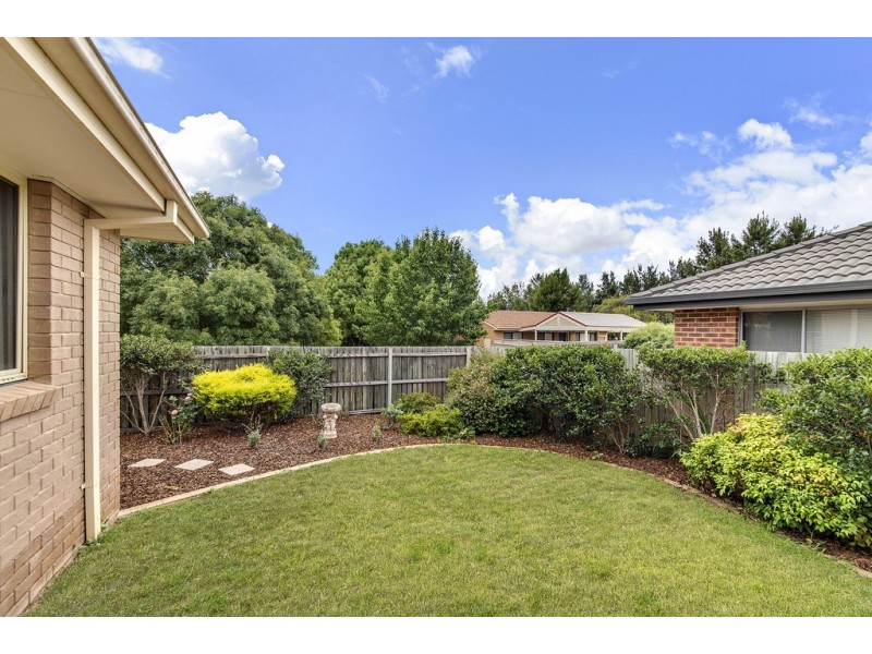17 Betty Maloney Crescent, Banks ACT 2906