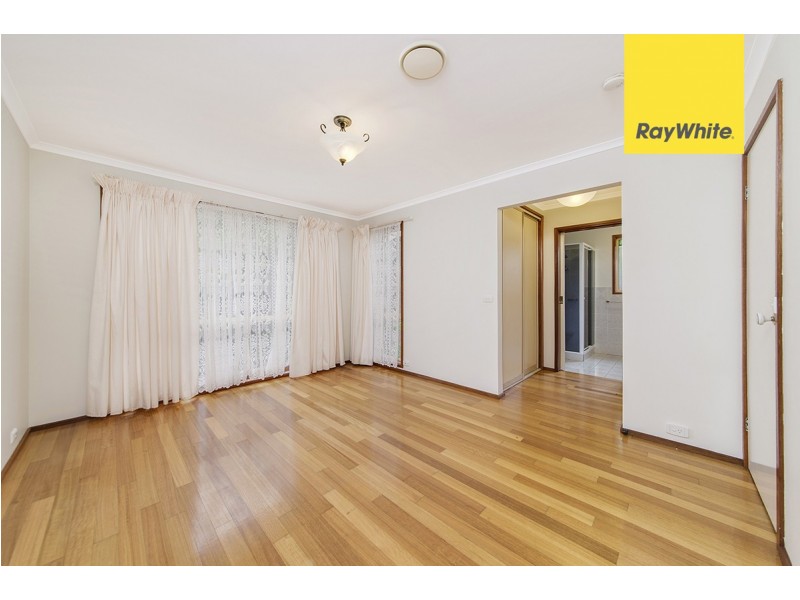 16 Rowntree Crescent, Isaacs ACT 2607