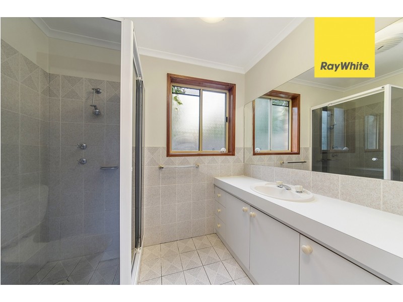 16 Rowntree Crescent, Isaacs ACT 2607