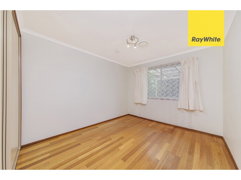 16 Rowntree Crescent, Isaacs ACT 2607
