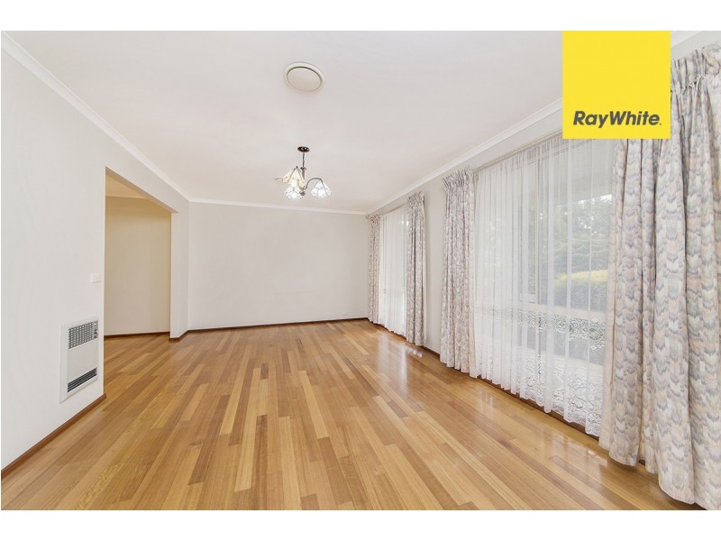 16 Rowntree Crescent, Isaacs ACT 2607