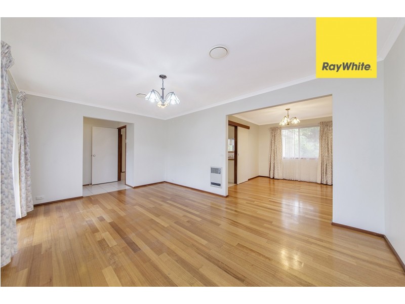 16 Rowntree Crescent, Isaacs ACT 2607