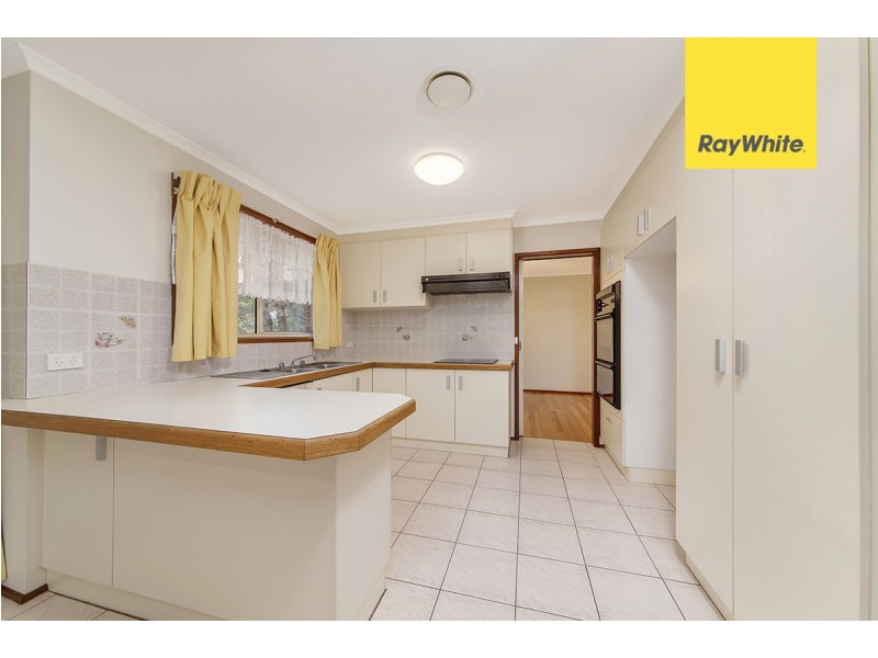 16 Rowntree Crescent, Isaacs ACT 2607