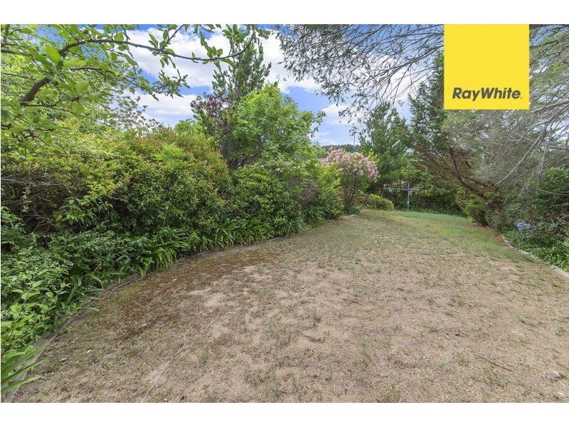 16 Rowntree Crescent, Isaacs ACT 2607
