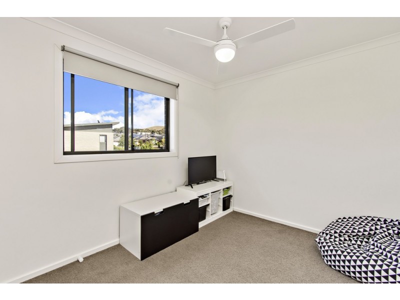 8/4 Annie Douglas St, Casey ACT 2913