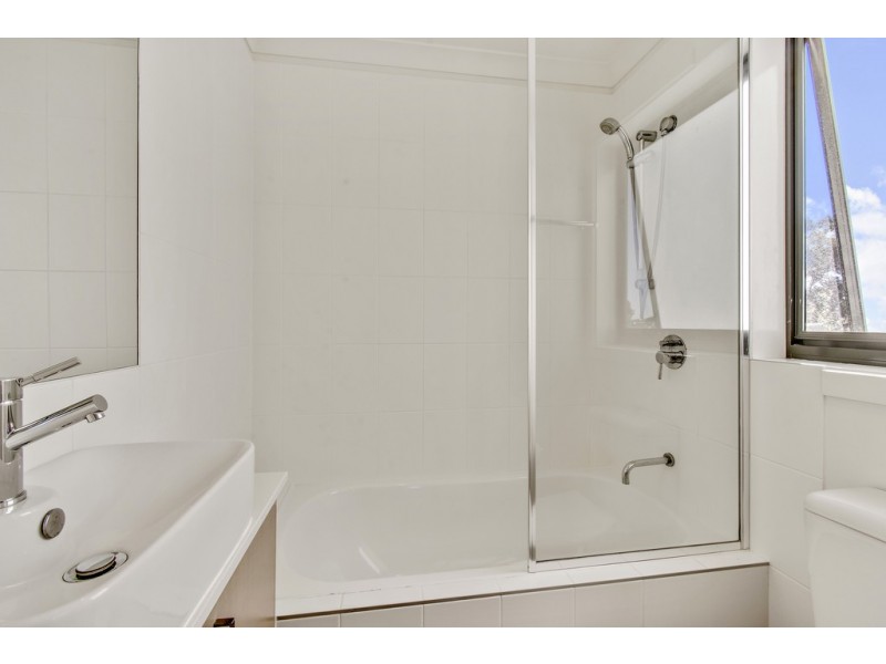 8/4 Annie Douglas St, Casey ACT 2913