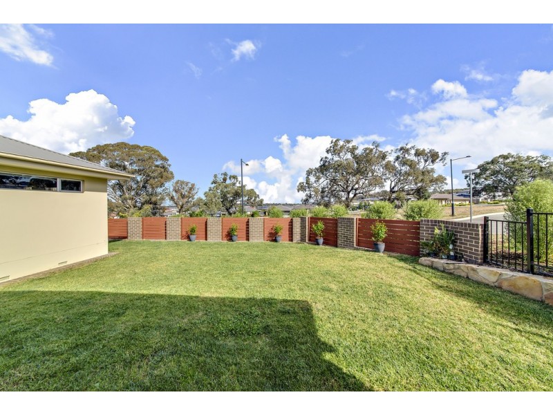 24 Hanley Street, Casey ACT 2913