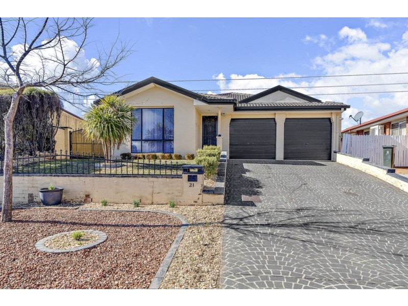 21 Tarrant Crescent, Dunlop ACT 2615