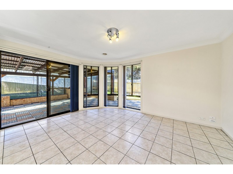 21 Tarrant Crescent, Dunlop ACT 2615