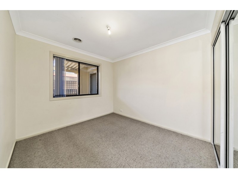 21 Tarrant Crescent, Dunlop ACT 2615