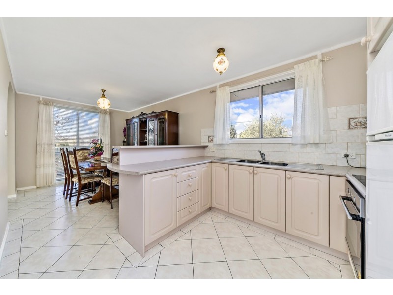 31 Lawrence Close, Macgregor ACT 2615