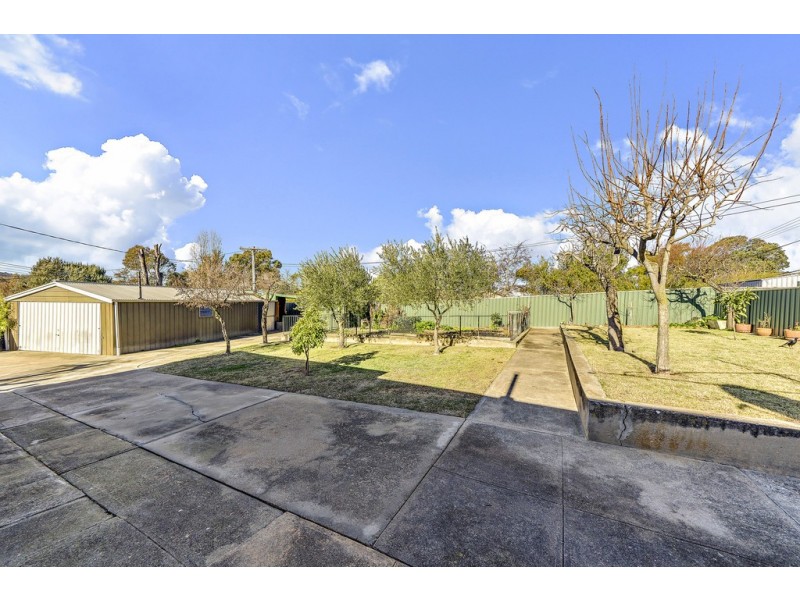 31 Lawrence Close, Macgregor ACT 2615