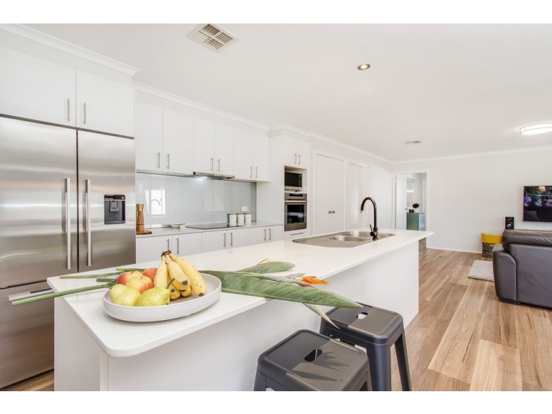8 Joan Long Street, Franklin ACT 2913
