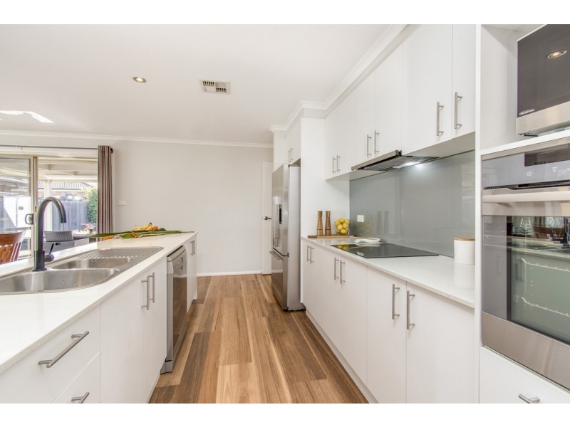 8 Joan Long Street, Franklin ACT 2913