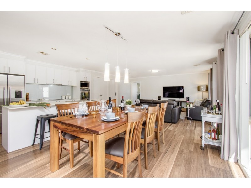 8 Joan Long Street, Franklin ACT 2913