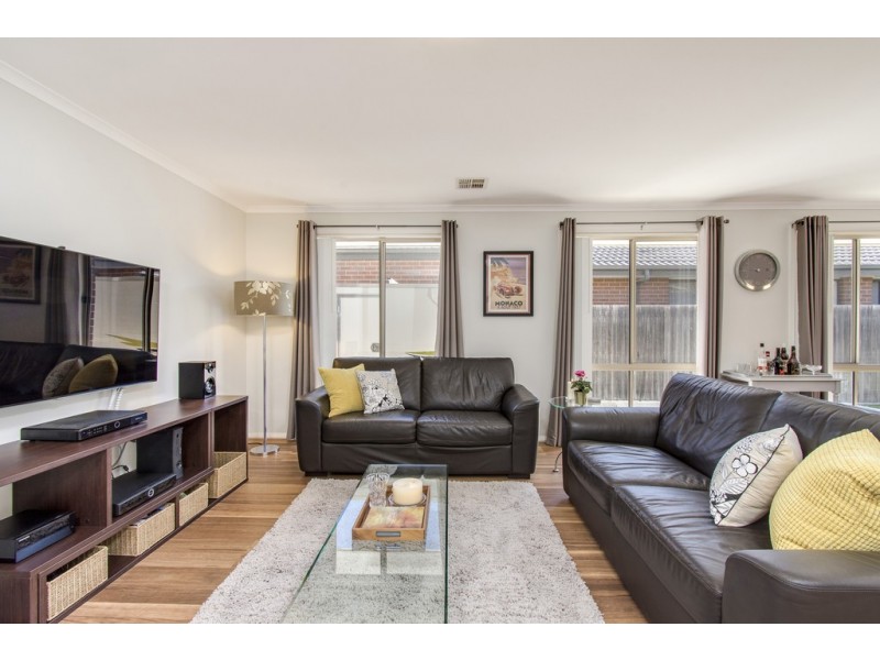 8 Joan Long Street, Franklin ACT 2913