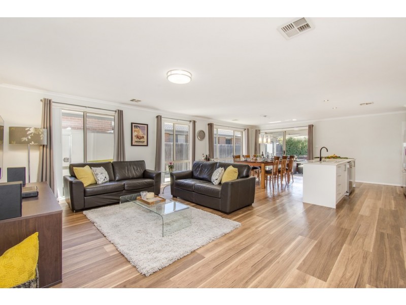 8 Joan Long Street, Franklin ACT 2913