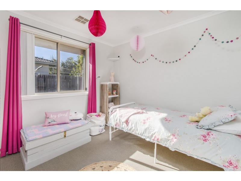 8 Joan Long Street, Franklin ACT 2913