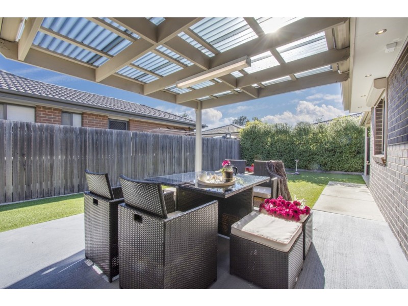 8 Joan Long Street, Franklin ACT 2913